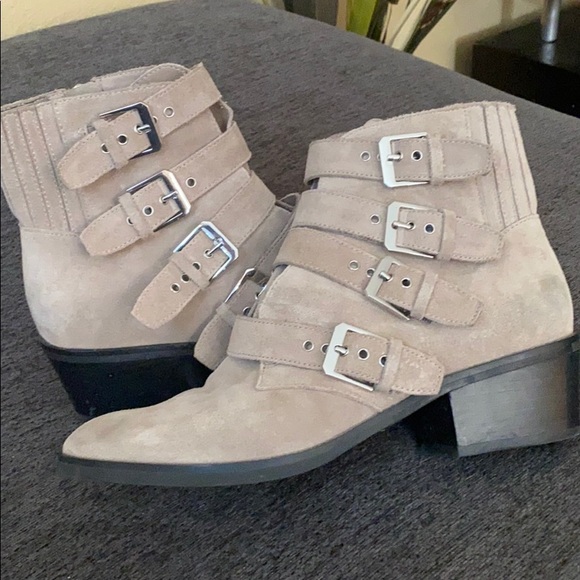 Dolce Vita Shoes - Dolce vita boots size 8,5